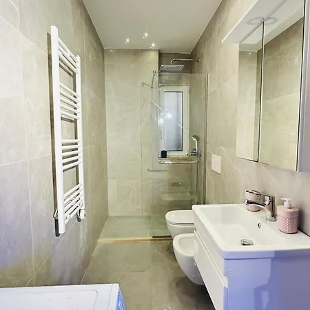 Bllok: Cozy Stay, 24/7 Self Check-in * Tirana