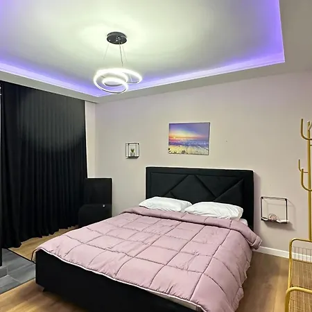 Bllok: Cozy Stay, 24/7 Self Check-in Apartment