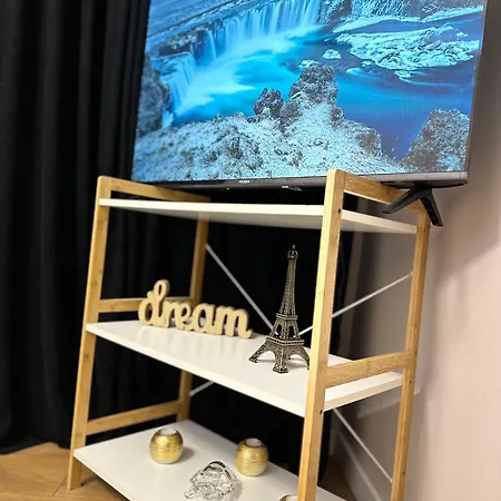 Bllok: Cozy Stay, 24/7 Self Check-in Apartment Tirana