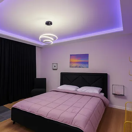 Bllok: Cozy Stay, 24/7 Self Check-in Apartmán Tirana