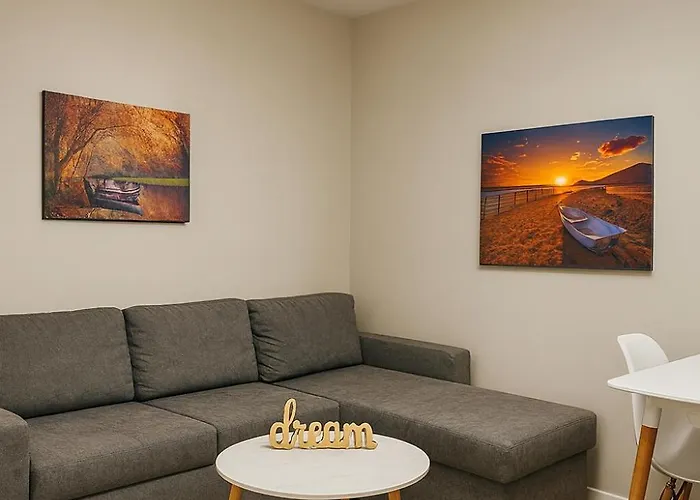 Bllok: Cozy Stay, 24/7 Self Check-in Apartment